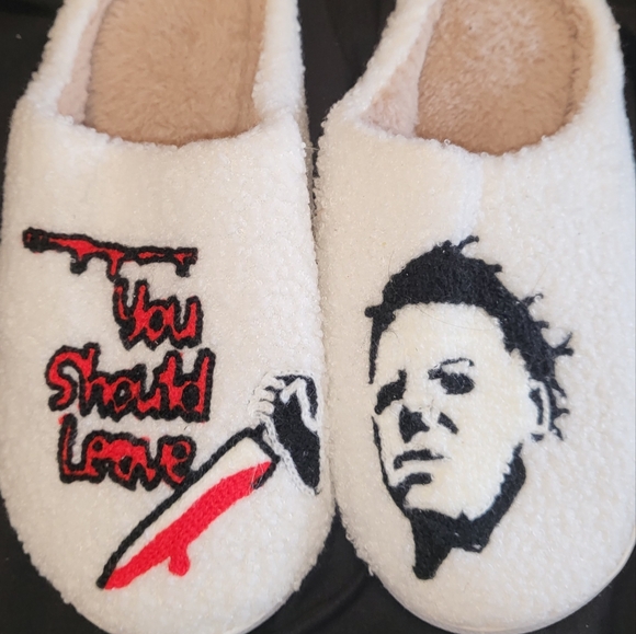 Michael Myers embroidered slippers - Picture 9 of 10